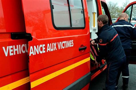 Caen: une voiture percute un tramway, trois personnes en